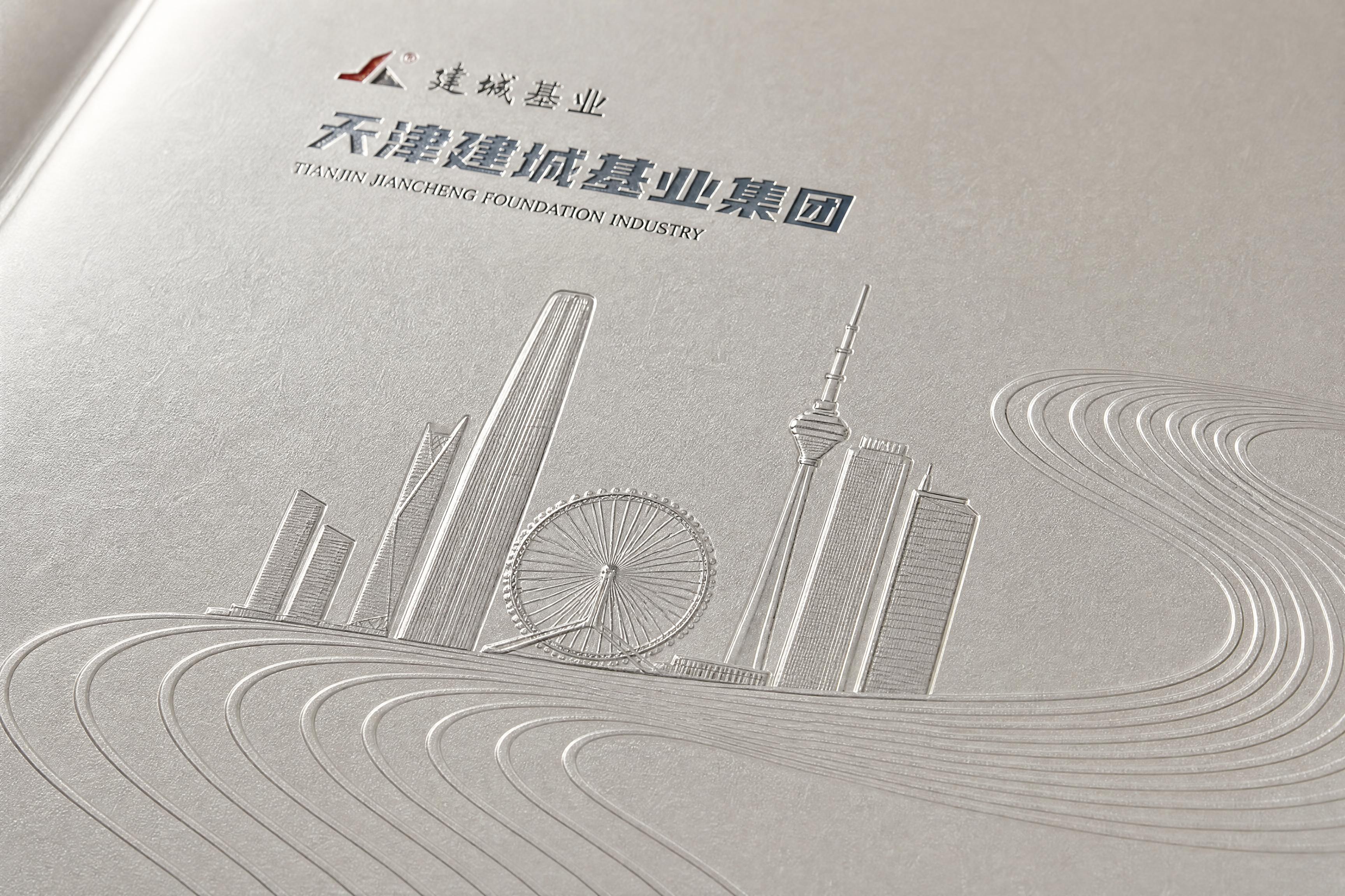 高端企业画册封面，珠光银白纸张材质，带有细腻的珍珠光泽和纸纹肌理 - 图片创意预览
