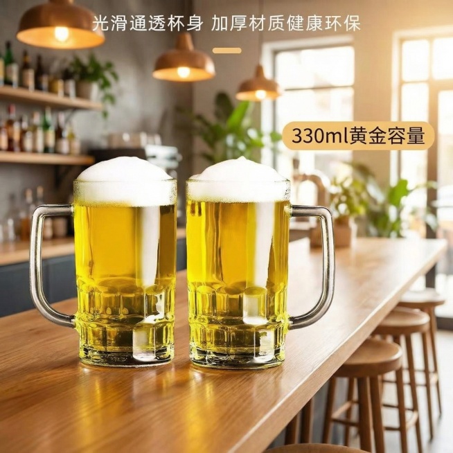 根据这张主图帮我生成一套电商主图吧，要求更改背景，风格相同，体现出来带手柄方便，加厚杯底加厚杯壁，330毫升黄金容量预览效果