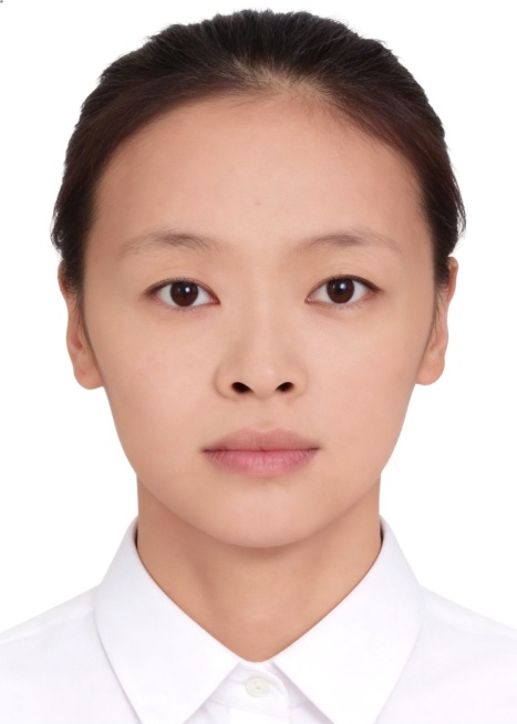 保留第一张图中人物发型､脸型､年龄特征生成标准样式纯正面证件照;人物主体严格居中,头部大小与位置严格对齐第二张图,双肩水平平衡,面部中轴线对齐画面中心,正视前方;标准证件照构图,人物绝对居中;头顶上方预览效果