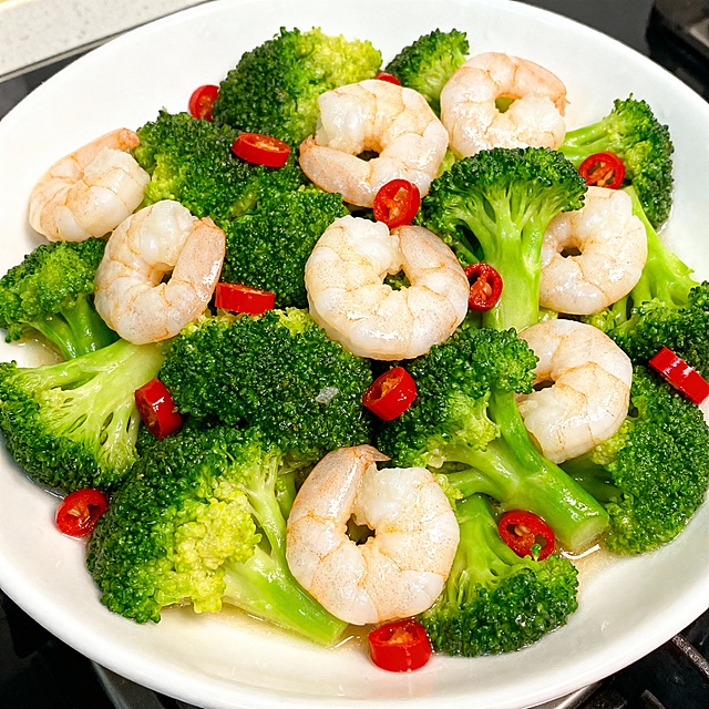 西蓝花炒虾仁照片