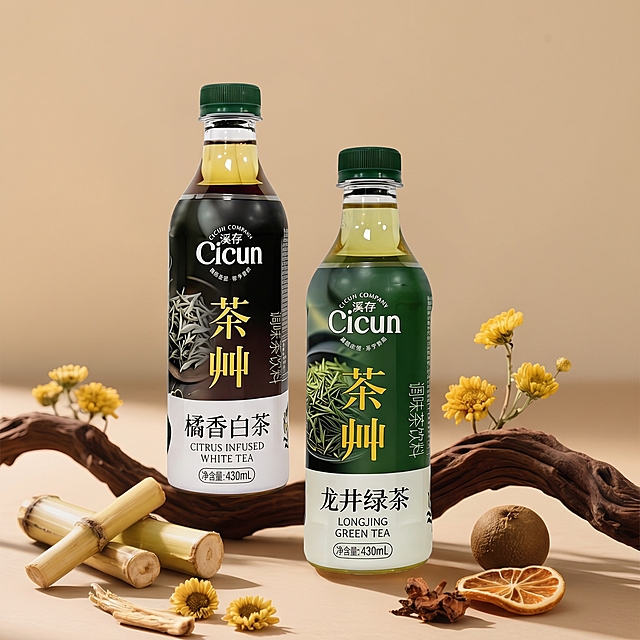 去掉背景上的云形棕色图形，把左侧瓶子替换为图二橘香白茶瓶子，把右侧瓶子替换为图三龙井绿茶瓶子，保持瓶子里的茶水清透透亮，保留原图所有其他元素和整体构图光影风格，自然融合不突兀