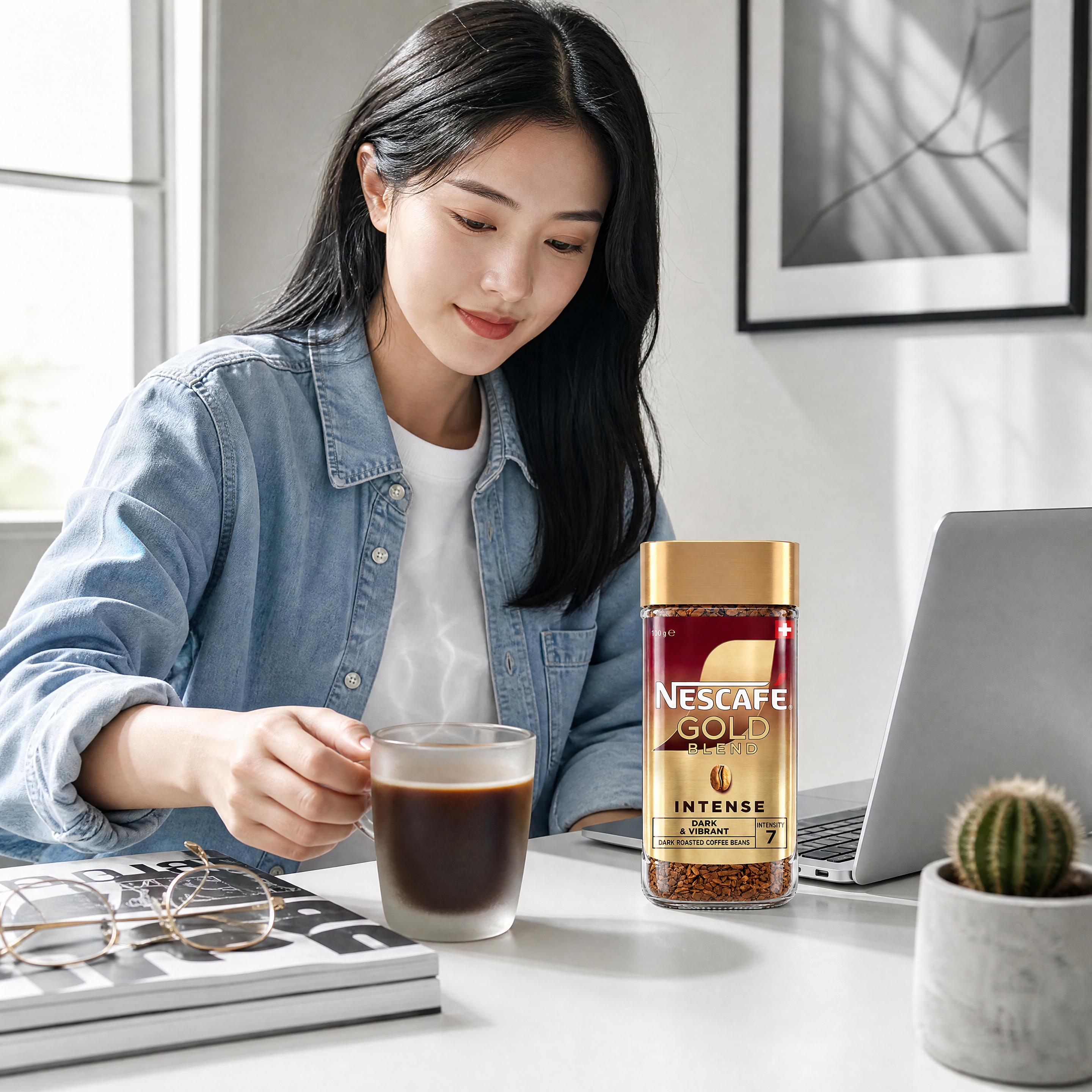 8K超写实商业摄影，电商种草图。 主体：雀巢金牌GOLD BL… - 图片创意预览