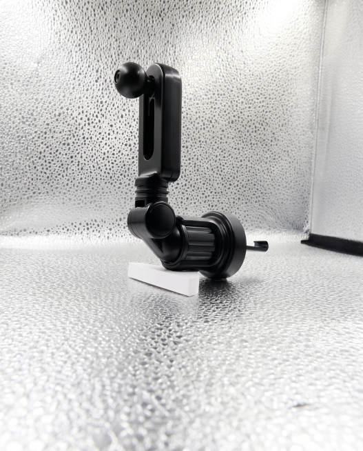 产品精修，精修美化图片，将支架调整为光滑塑料质感，保留原图背景银色纹理，极致超清画质，细节清晰锐利，2K分辨率，商业级实拍质感，保留原图真实材质与结构细节，提升商品洁净度和商业新品感，清除旧痕、灰暗、预览效果