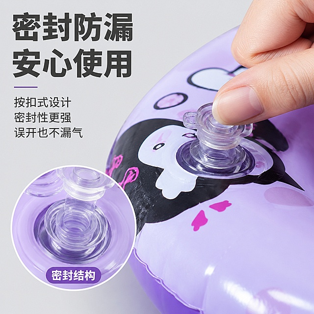 [主图-3] 按压式防漏气设计细节展示
[氛围风格] 细节特写，安全可信
[画质] 微距商业摄影，细节清晰锐利
[元素] 游泳圈气阀部位微距放大特写，展示手指按压气阀的动作，突出按压式密封结构，用圆形画中画放大展示气阀密封细节，画中画标注「密封结构」。背景浅干净浅灰色，突出细节。保持产品材质颜色与原图一致
[光影] 局部布光，突出气阀结构，明暗对比清晰，细节纹理清楚
[配色] 保持产品原紫黑配色，浅灰背景不抢主体
[视角构图] 特写视角，聚焦气阀部位，画中画放大细节，布局主次分明
[文字版式] 左侧大标题写"密封防漏 安心使用"，大粗体字，下方小字说明"按扣式设计 密封性更强 误开也不漏气"，文字不遮挡核心细节区域
[负向提示词] 变形，文字错乱，细节模糊，水印，平台Logo