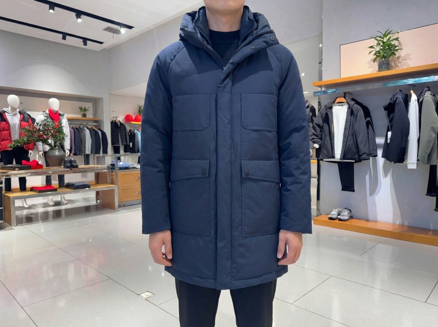 将这件衣服熨烫平整，穿在模特身上，将图片背景里的买二送一的字去掉预览效果