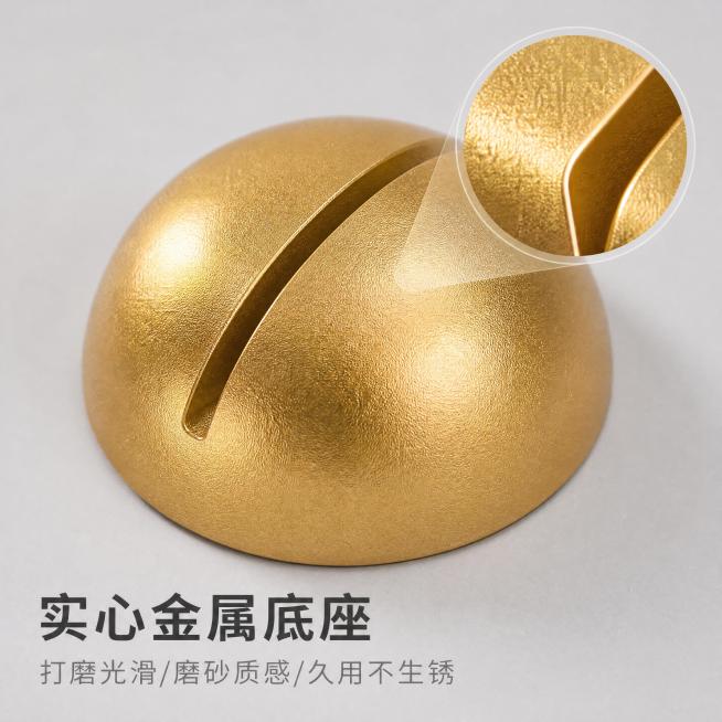[主图-3] 半球带缝卡片夹材质细节特写
[氛围风格] 质感突出，品质感强
[画质] 商业摄影质感、光线柔和通透、产品清晰真实、画面干净高级
[元素] 放大特写半球底座和带缝区域，展示金属磨砂质感，细预览效果