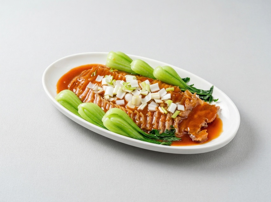 专业美食摄影精修，优化菜品光影，增强食材质感与色泽，提亮细节，去除画面杂色与反光，提升画面通透感，还原食材新鲜度，统一浅灰色底背景尺寸调整为1024*768，优化构图，提升整体高级感与商业质感，保留菜预览效果