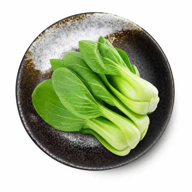 将第二张图中的三棵上海青油菜取出，自然摆放在第一张图的黑棕色渐变圆形盘子上，调整油菜大小适配盘子，保留油菜原本的鲜嫩绿色和形态，整体光影自然协调，背景保持纯白色预览效果