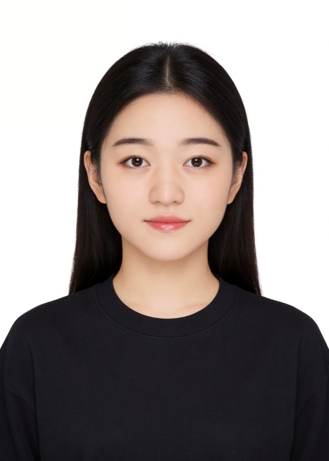 保留第一张图中人物发型､脸型､年龄特征生成标准样式纯正面证件照;人物主体严格居中,头部大小与位置严格对齐第二张图,双肩水平平衡,面部中轴线对齐画面中心,正视前方;标准证件照构图,人物绝对居中;头顶上方预览效果