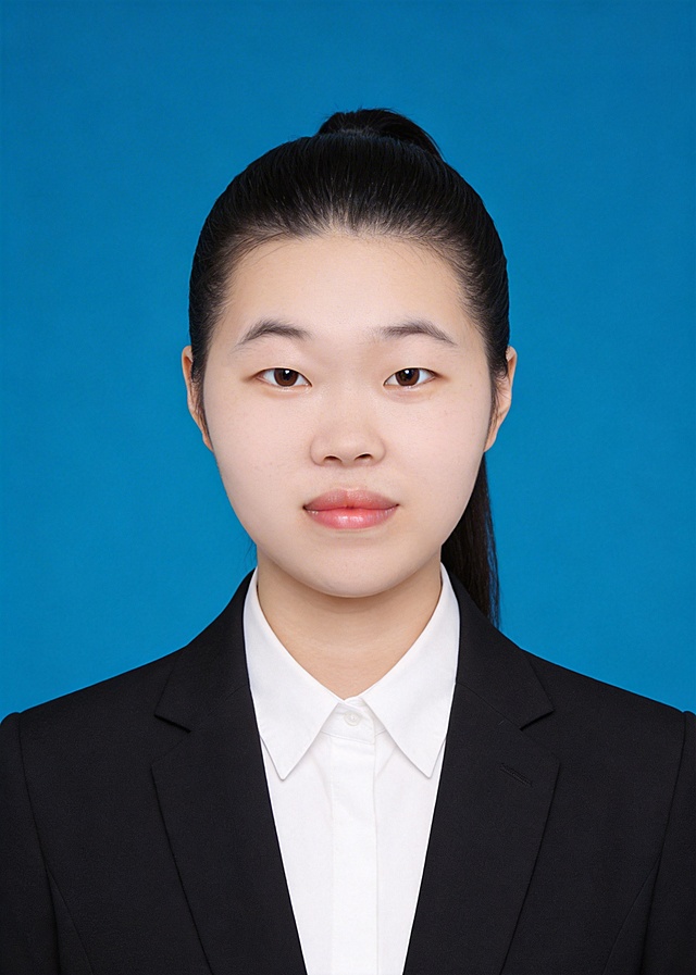 保留第一张图中人物发型､脸型､年龄特征生成标准样式纯正面证件照;人物主体严格居中,头部大小与位置严格对齐第二张图,双肩水平平衡,面部中轴线对齐画面中心,正视前方;标准证件照构图,人物绝对居中;头顶上方距离上边缘高度10%,下巴距离画面下边缘高度30%,人物主体占比约68%;肩部平展与画面水平轴平行;头部占比严格对齐第二张图;年轻亚洲女性,身着黑色修身西装外套,平驳领商务正式款;内搭纯白色正装衬衫,无首饰,不戴帽子,无头饰,不戴眼镜,提亮肤色,消除暗沉,清透裸妆,隐形毛孔,均匀肤色,唇色自然提亮;肤色白皙细腻,轻透裸妆+微微提亮;底妆轻薄服帖;淡妆:极细内眼线,唇色微微润泽;眼神澄澈,看向镜头,气质自信,嘴角微微上扬表情自然;耳廓可见度一致;肩部平展,肩线与画面水平轴平行;头肩比例协调呈现;免冠,五官完全露出,柔和正面顺光均匀柔光,面部明亮无硬影,背景均匀提亮,画质清晰,零噪点降噪;面部清晰;背景亮度均匀统一;高清锐利画质,细节清晰可见;零噪点处理;色彩还原自然;均匀柔和布光,无明显阴影,面部光影干净,柔光正面打光,自然光影过渡,皮肤质感细腻,哑光质感;标准焦段50mm,纯正面,入境范围头部至胸部以上区域,F/4光圈(兼容F/2.8-F/4区间),平视视角(镜头与人物视线完全齐平),正视视图;人物绝对居中(居中构图),位于画面中心;严格限定标准证件照规格;视线水平(瞳孔连线与画面水平线平行);双耳对称露出,双肩水平且平衡,头部占比严格对齐垫图,禁止大头照;专业证件照质感,高清人像质感,细腻皮肤纹理,高分辨率;极简纯色蓝色背景(标准蓝#438EDB);严格按照第一张图内容生成｡