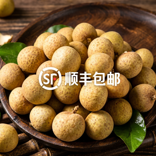 [主图-9] 深色木盘摆盘展示，质感高级突出鲜果
[氛围风格] 复古质感，衬托新鲜果肉
[画质] 暖调摄影，明暗对比，质感高级
[元素] 做旧深色木质盘里盛放满满石硖龙眼，带几片新鲜绿叶点缀，果实饱满预览效果