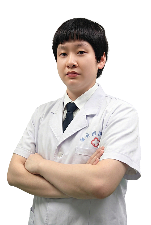 让图中的医生里边穿白衬衫和打领带，外面穿新的短袖白带挂，并修图，高清8K无损输出