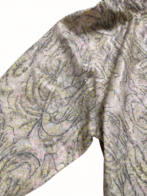 生成几张雨衣细节特写预览效果