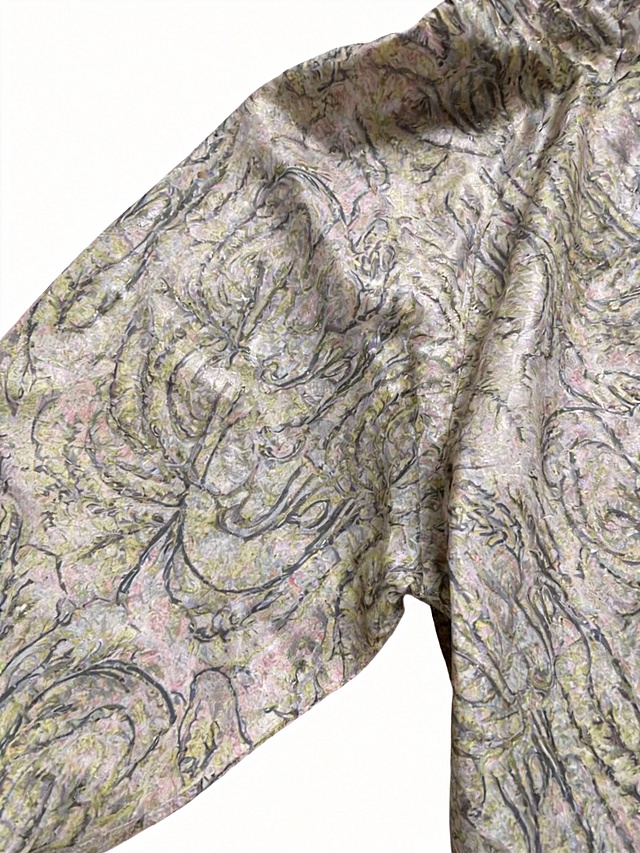 生成几张雨衣细节特写