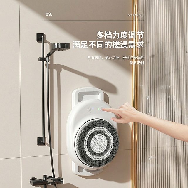 把这张图片缩成正方形比例，把画面铺满，不要有空白白边，其余的百分之百不变