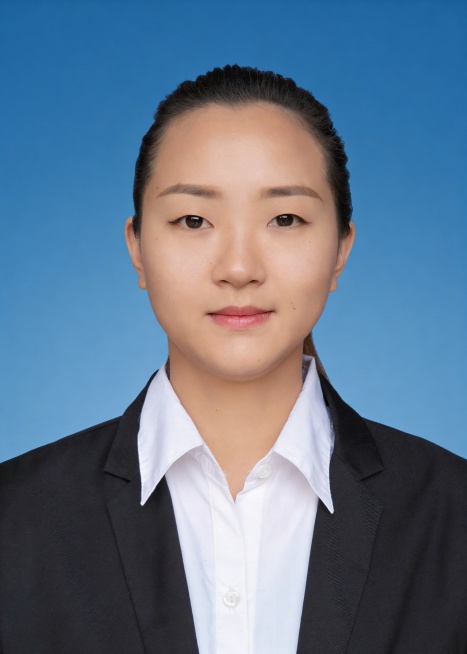 保留第一张图中人物发型､脸型､年龄特征生成标准样式纯正面证件照;人物主体严格居中,头部大小与位置严格对齐第二张图,双肩水平平衡,面部中轴线对齐画面中心,正视前方;标准证件照构图,人物绝对居中;头顶上方预览效果