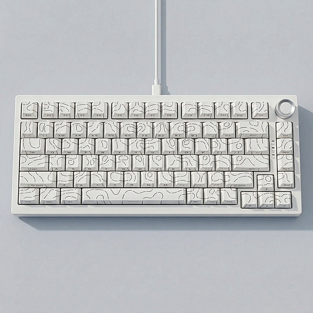 完全保留图1的纯白色等高线键盘所有细节不变，将背景替换为图2的浅灰蓝色纯色背景，在键盘正上方添加和图2一致的白色笔直数据线，数据线插入键盘对应接口，光影效果与图2一致，尺寸调整为1600*1600像素
