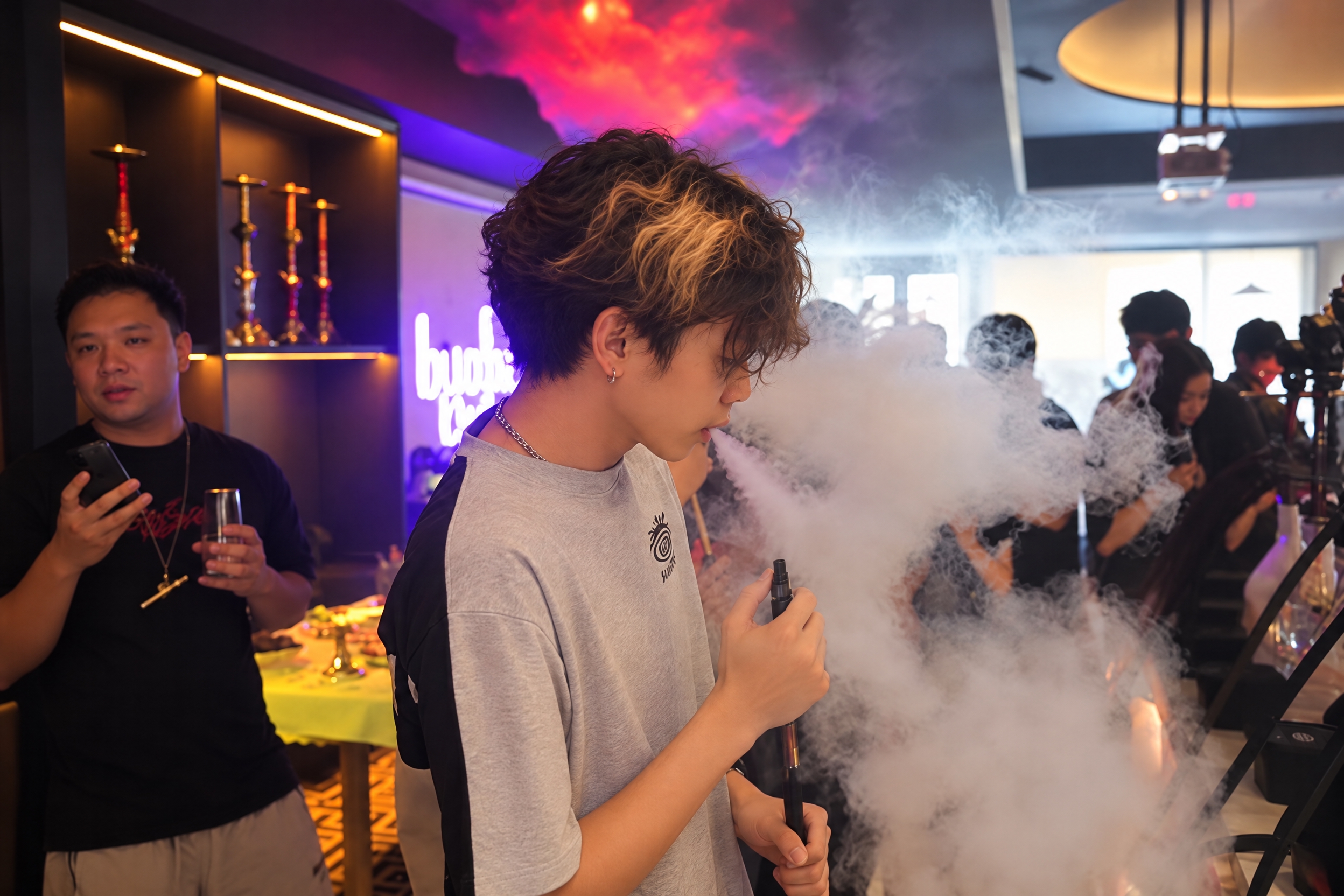 提升整体画质，去除噪点，增强精修质感，保留真实自然的写实质感，… - 图片创意预览