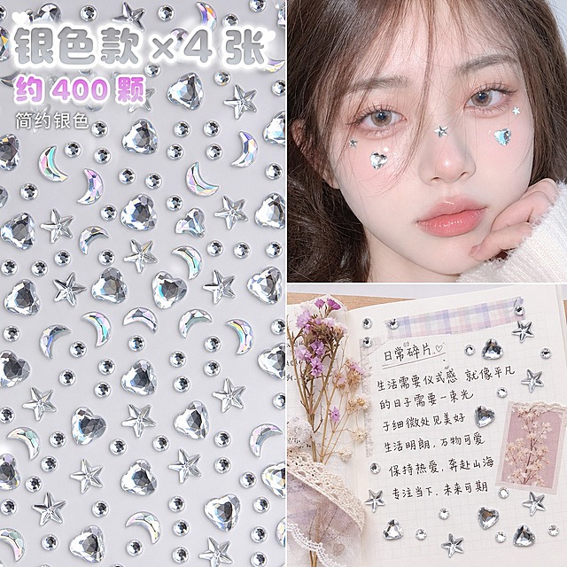 电商SKU主图，1:1正方形构图。严格还原上传的银色款亚克力宝石贴纸产品，包括银色款贴纸背卡设计、钻饰形状、颜色、排列方式、透明覆膜等所有细节。画面左右分栏：左半边完全铺满银色亚克力宝石贴纸背卡，背卡放大至占满整个左半屏，背卡上银色心形大钻（约0.8cm）、银色五角星大钻、银色月牙大钻和银色圆形小圆钻（约4mm）紧密排列、错落有致，从左到右、从上到下铺满左半画面边缘，没有多余留白；钻饰通透明亮、反光锐利、闪闪发光，强镭射彩虹反光效果，像镜面一样亮白闪耀，绝对不能发黑、发灰、发暗、浑浊或蒙雾，必须非常亮、银白通透。右半部分上下等分：上半部分为少女面部特写，颧骨、眼角、鼻梁处贴着同款银色心形钻和星星钻，韩式伪素颜妆，慵懒碎发，网感自拍；下半部分为手账本平铺俯拍，页面上有手写日记文字，贴着银色心形钻和星星钻，旁边有干花和和纸胶带。画面顶部横跨左半部分主标题"银色款 × 4 张"，圆润气泡可爱字体，银白渐变带白描边外发光；主标题下方紧跟颗数标签，中号圆润字体，粉紫渐变带白色细描边，写着"约 400 颗"，字号略小于主标题但清晰醒目；颗数标签下方副标题"简约银色"，细体白色字。整体风格马卡龙清新风 + 软萌少女风，左半满屏银色贴纸、右半场景展示，光线明亮统一，钻饰超亮通透。SKU9：银色4张（提亮版）