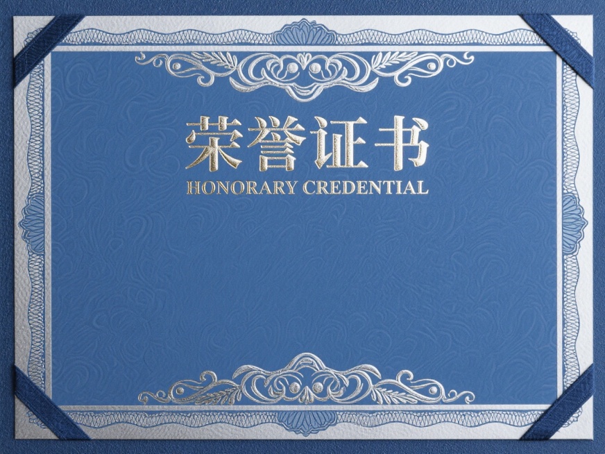 一份荣誉证书设计，整体为正式庄重的证书风格，主色调变换为深蓝色与银色搭配，金色文字改为银色立体字，顶部中央的华丽卷草纹装饰变换为带有月桂叶元素的边框样式，四周边框改为双层银色花纹边框，内部留有大面积空白区域，上方中央位置印有“荣誉证书”四个大字及下方英文“HONORARY CREDENTIAL”，整体设计保持证书的正式感和权威性。预览效果
