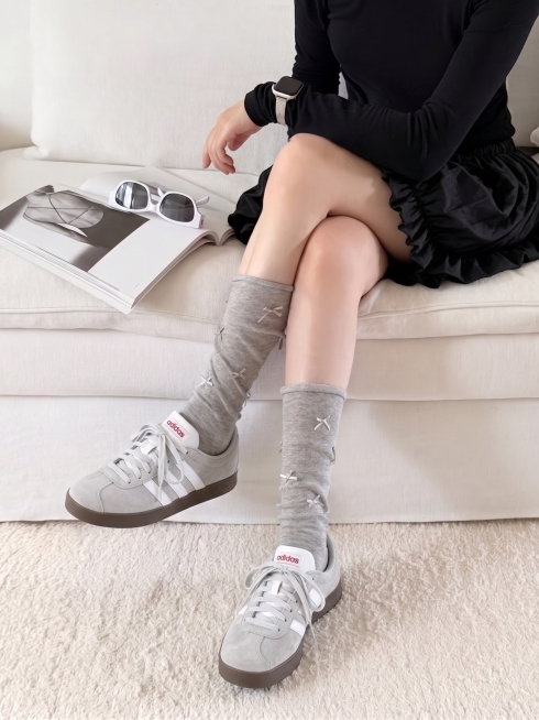 把图一模特脚上的鞋子换成图二预览效果