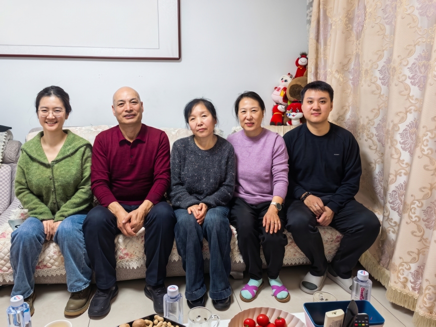 将图片变成现代高清鲜艳的彩色照片，消除边缘陈旧的痕迹变成白色预览效果