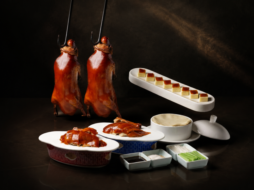 保持所有菜品位置和画面完全不变，仅添加高级简约的深色餐饮背景，给每道菜品添加自然柔和的投影，整体风格高端大气，适合餐饮广告展示，保证菜品无缺陷预览效果