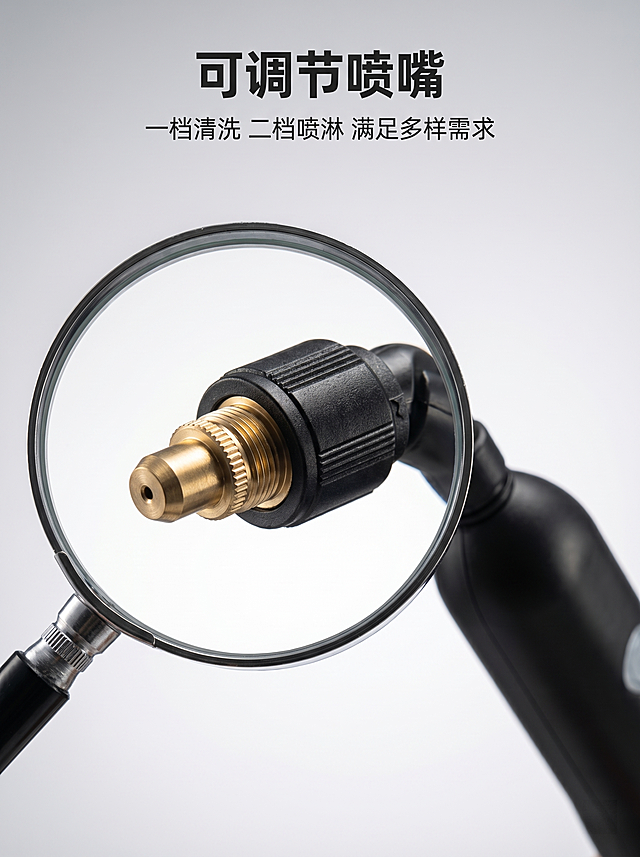[主图 3] 细节展示图，放大喷嘴调节结构，突出产品工艺细节。
[氛围风格] 专业细节展示，清晰有质感。
[画质] 商业摄影微距质感、细节清晰锐利，纹理真实可见，画面干净高级。
[元素] 放大展示电动清洗枪的可调节喷嘴部位，产品其余部分自然延伸，使用圆形放大镜框突出喷嘴细节，框内锐化处理，框外背景虚化。保持产品整体外观（即物理结构、材质质感、颜色）与输入产品图绝对一致，杜绝任何变形和色差，精细化处理金属螺纹和调节结构纹理。商品主体占比约70%，画面满屏无边框。背景为干净浅灰色渐变。
[光影] 侧逆光突出金属部件质感，纹理清晰，高光自然不溢出，阴影层次柔和。
[配色] 浅灰背景为主，黑色枪身，金色喷嘴金属质感突出。
[视角构图] 特写平视角度，焦点在喷嘴调节部位，景深较浅突出细节。
[文字版式] 顶部标题 "可调节喷嘴" 加粗居中，下方小字 "一档清洗 二档喷淋 满足多样需求"，文字不遮挡细节区域。
[比例分辨率] 3:4 比例，2k 分辨率；文字清晰锐利，画面超高清。
[负向提示词] 变形，水印，文字错乱，产品图模糊，背景杂乱，遮挡主体，配色刺眼。