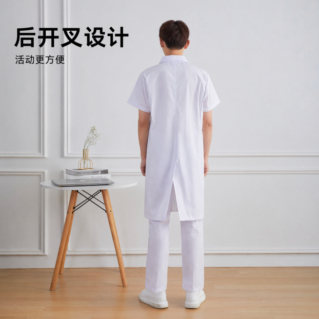 [主图-3] 男士医生工作服背面展示辅图，[氛围风格] 专业简约干净，和前两张保持一致风格，[画质] 商业摄影质感、光线柔和通透、产品清晰真实、画面干净高级，[元素] 保持男生医生工作服白大褂的外观，预览效果