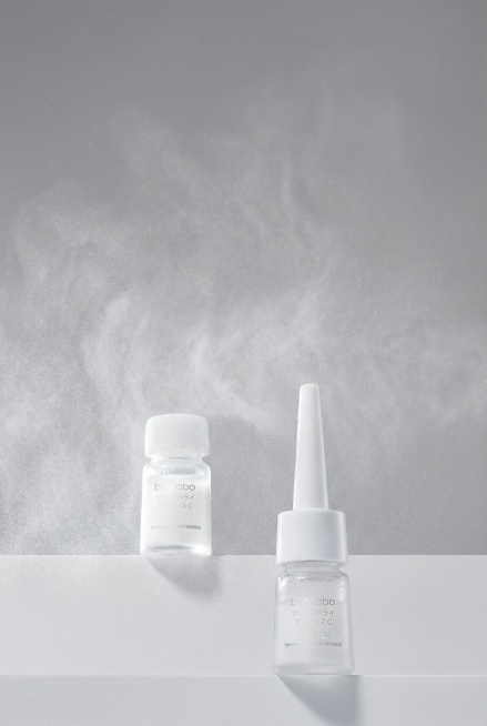 帮我给这张海报图背景加上水雾，看起来颇有设计感，整体保持不变，要保持清晰不违和预览效果