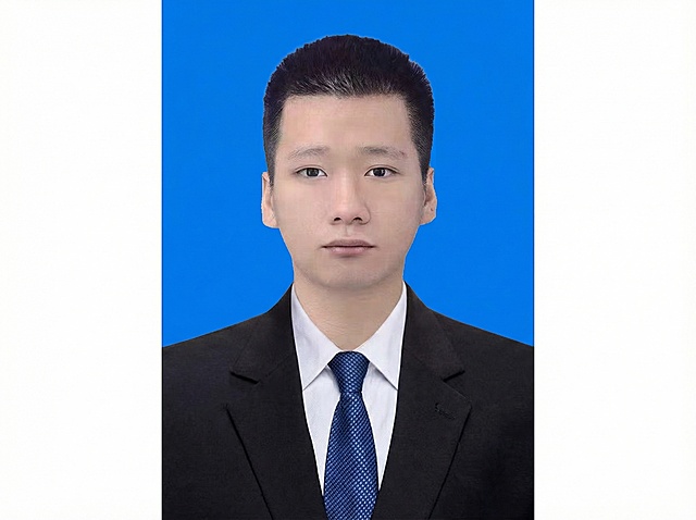 去除头发与蓝色背景交界处的白边，让边缘自然融合