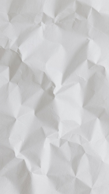 一张纯白色背景的图片，具有真实的纸张纹理，纸张表面布满了自然形成的、不规则的褶皱，这些褶皱呈现出深浅不一的白色阴影，整体风格简约、朴素，具有强烈的质感和真实感，光线柔和均匀地洒在纸张上，没有明显的光源方向，营造出一种安静、干净的氛围。预览效果