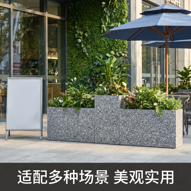 [主图-5] 灰色水磨石花箱户外场景
[氛围风格] 生活化商业街景
[画质] 商业摄影高清真实
[元素] 三组灰色水磨石花箱置于户外咖啡厅门口，左侧加一空白立牌，右侧一把蓝色遮阳伞, 表面水磨石颗粒纹预览效果