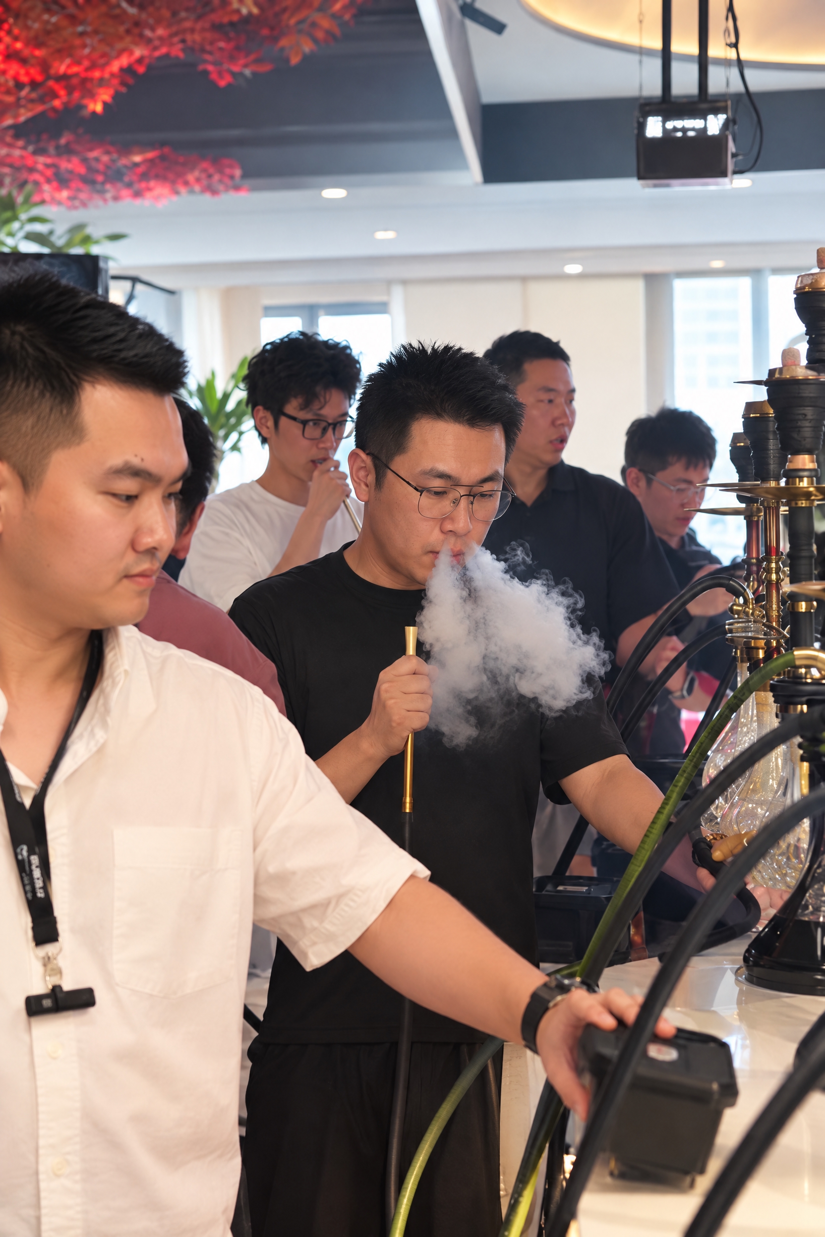 提升整体画质，去除噪点，增强精修质感，保留真实自然的写实质感，… - 图片创意预览