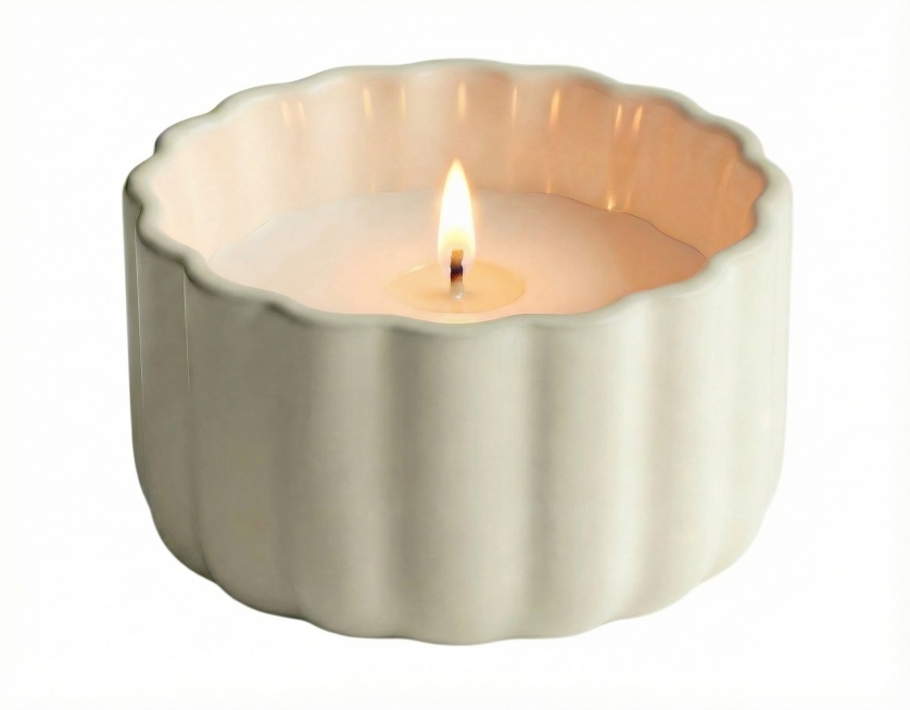 图片1杯体底部直径加大，减少杯体斜度，底部圆角效果参考图2杯子底部，其他不变预览效果