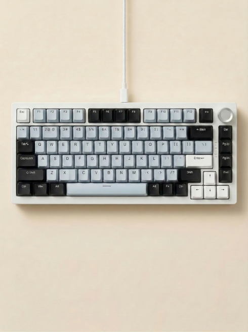 严格将Esc键、Enter键和四个方向键这五个米黄色按键100%替换为纯白色，和键盘外框纯白色完全一致，不改变任何其他按键的浅灰和黑色，保留键盘整体布局、浅米色背景、上方白色数据线完全不变，色彩均匀过预览效果