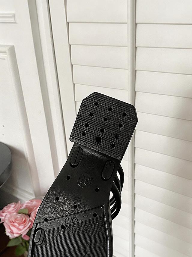 保持图片原有内容不变，仅将图片比例调整为3:4，不改变图片内容和画质