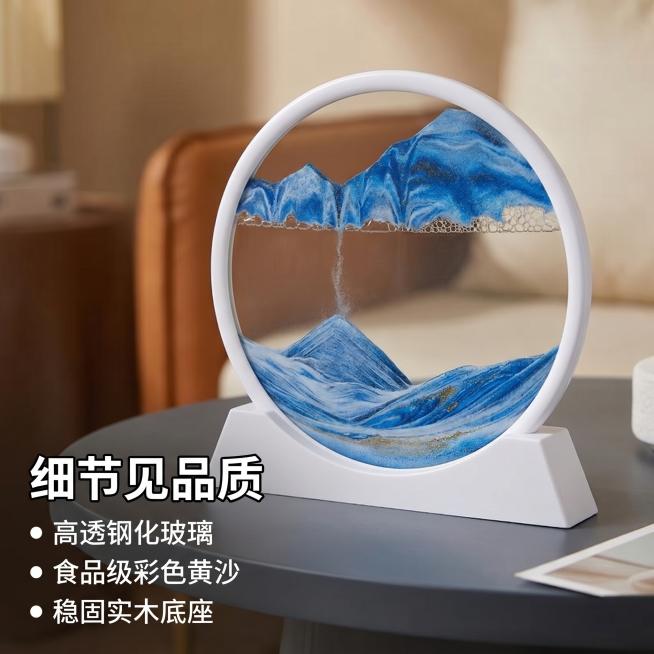 [主图 2] 卖点信息与材质细节展示，放大展示圆形流沙画的边框、玻璃面板、蓝色流沙纹理和底座细节。保持圆形山水流沙画产品外观（物理结构、材质质感、蓝色流沙颜色）与输入产品图绝对一致，杜绝任何变形和色差预览效果