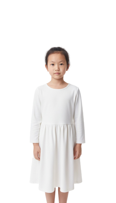 小女孩儿半身照或全身照，简单的白色背景，服饰维白色长袖裙子，头发梳理工整，摄影写真风格，4k竖版9:16预览效果
