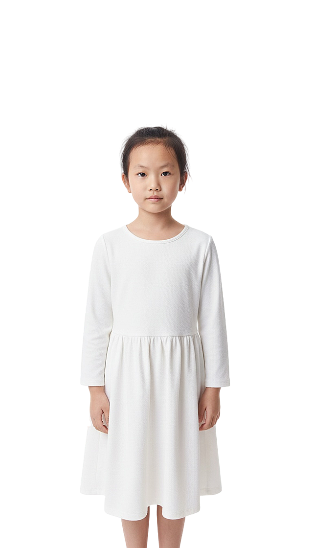 小女孩儿半身照或全身照，简单的白色背景，服饰维白色长袖裙子，头发梳理工整，摄影写真风格，4k竖版9:16