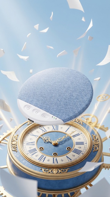 圆形助眠白噪音机，主体为蓝色织物纹理，边缘是白色塑料材质，正面印有电源、上一曲、下一曲等功能按键图标，还有绿色指示灯与 Type-C 接口，呈悬浮状态，悬浮在华丽的蓝色复古钟表之上，钟表带有罗马数字刻预览效果