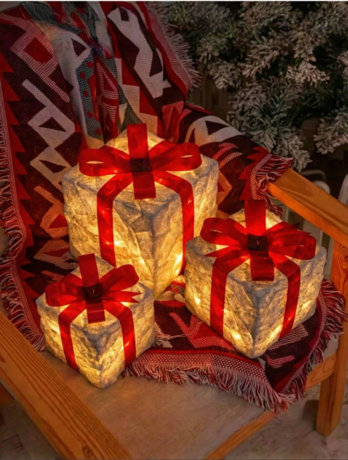 把图二的产品替换成图一的产品 （维持图一商品大小   跟图二一样有两大一小) 产品需要有蝴蝶结，保证溶图效果预览效果