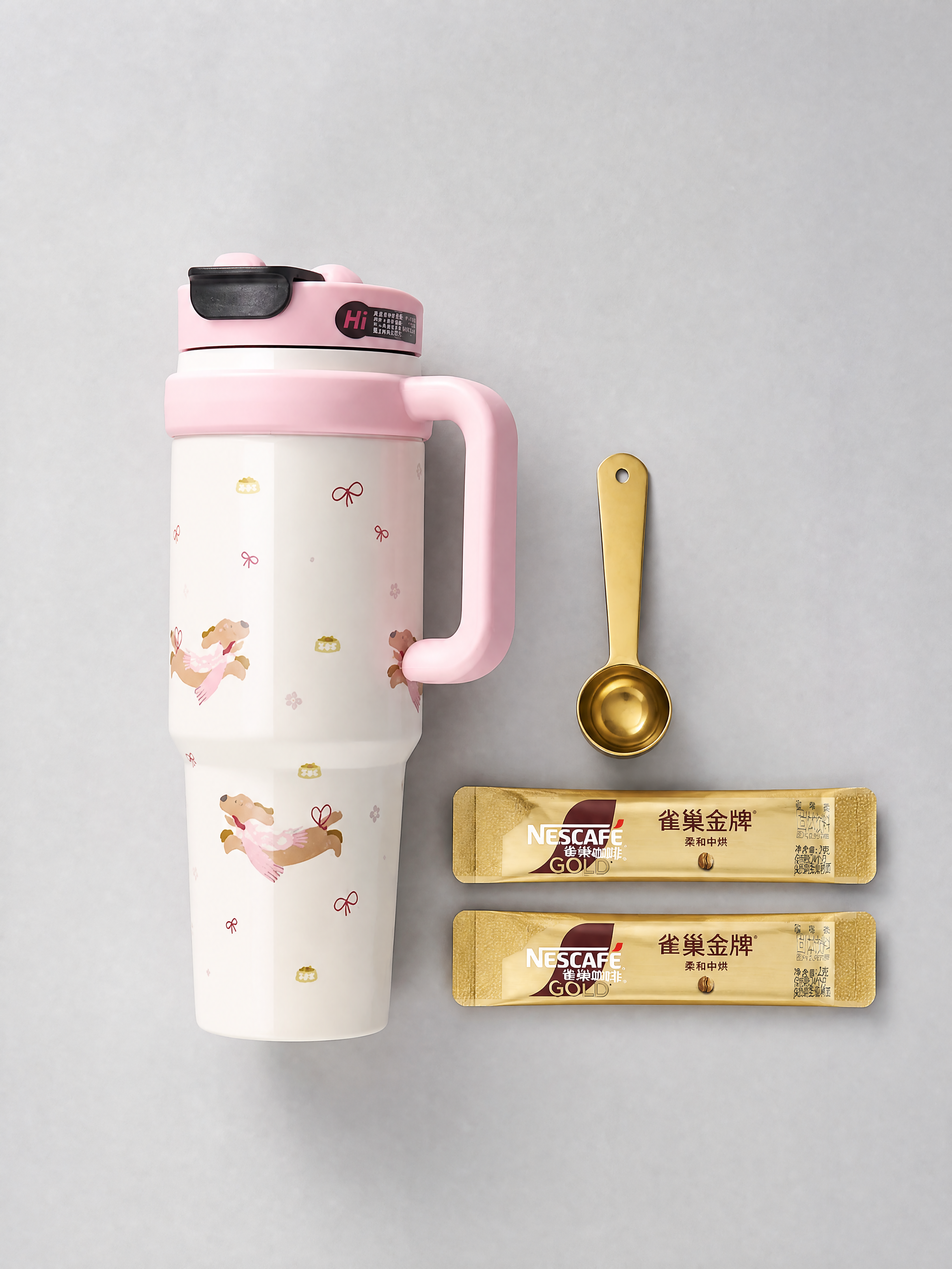 超写实俯拍静物摄影，电商SKU展示图。 主体：保温杯严格参照上… - 图片创意预览