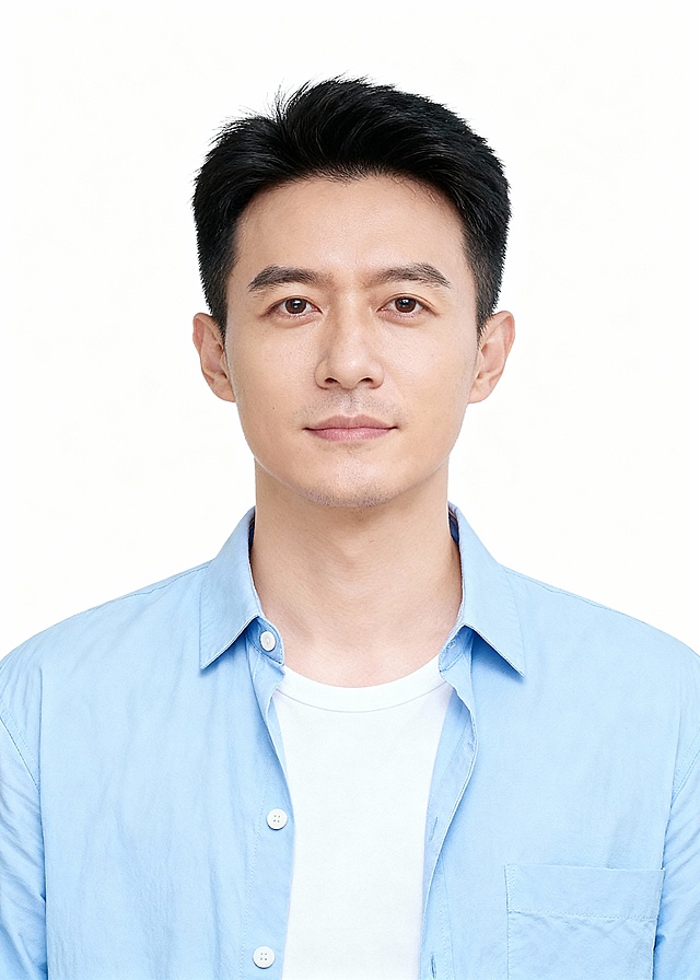 简约休闲蓝色衬衫男生白底证件照