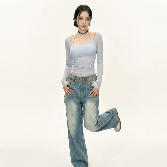 保持模特和服饰不变，更换为单腿屈膝的姿势预览效果