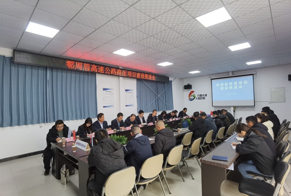 双手平放在桌面上预览效果