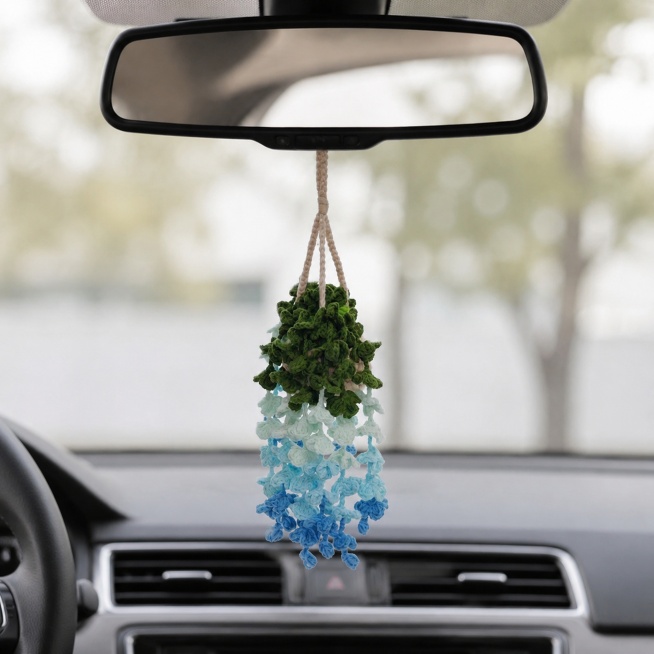 [主图-车载场景] Handmade crochet hanging ornament used as a car rearview mirror charm. Show the blue gradi预览效果