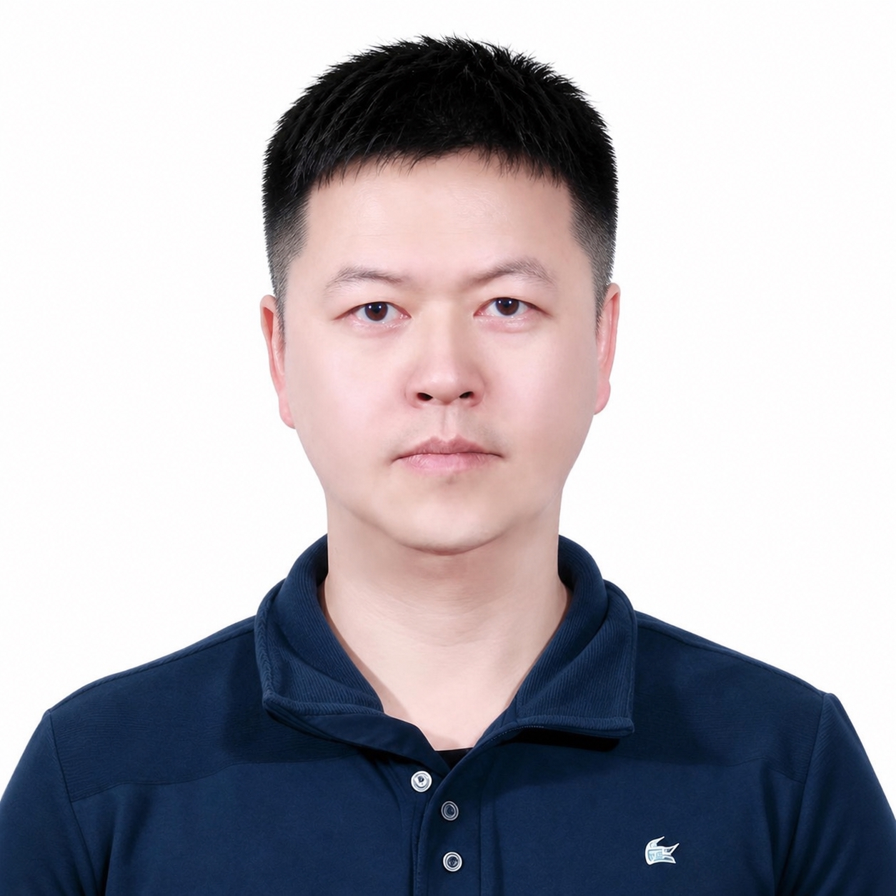 以第一张图为底图进行图生图编辑：将人物的发型改为第二张参考图中… - 图片创意预览
