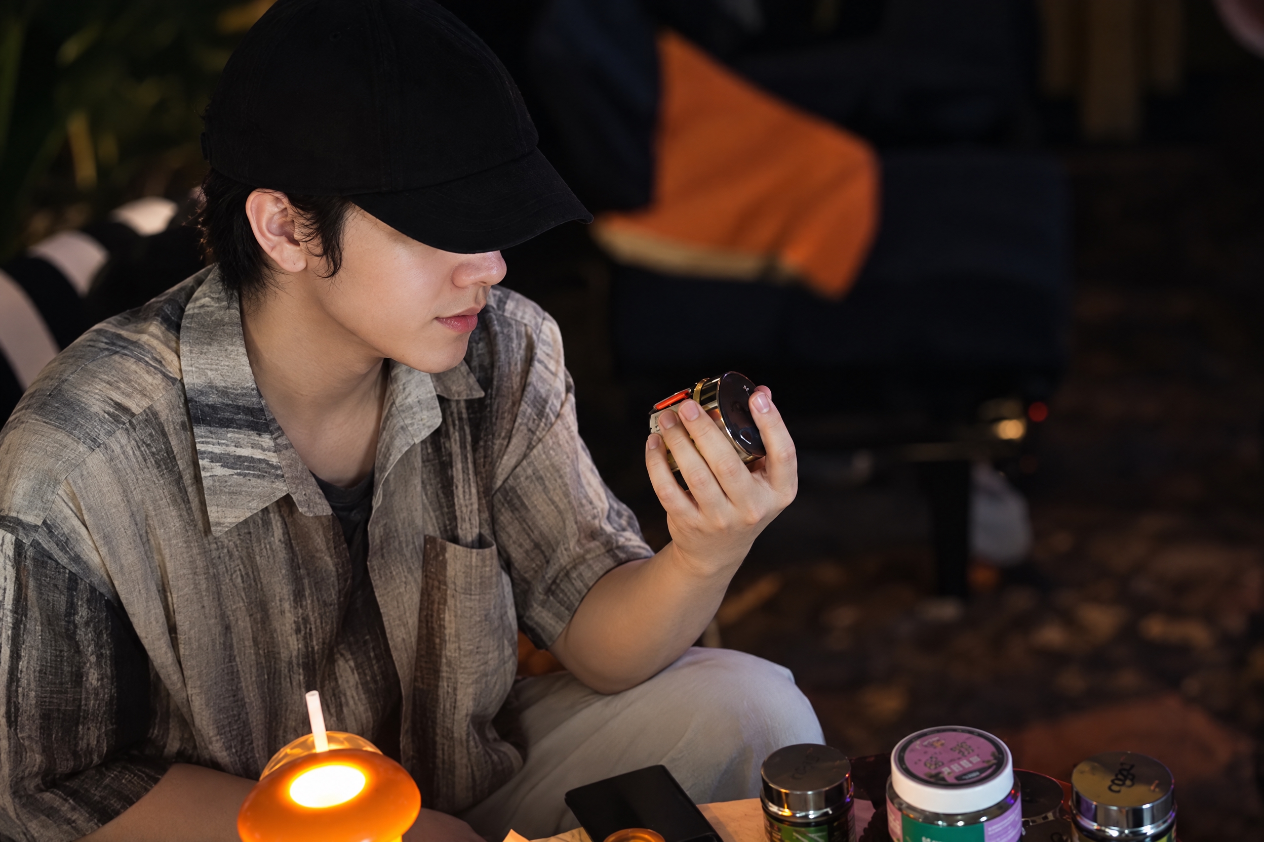 提升整体画质，去除噪点，增强精修质感，保留真实自然的写实质感，… - 图片创意预览