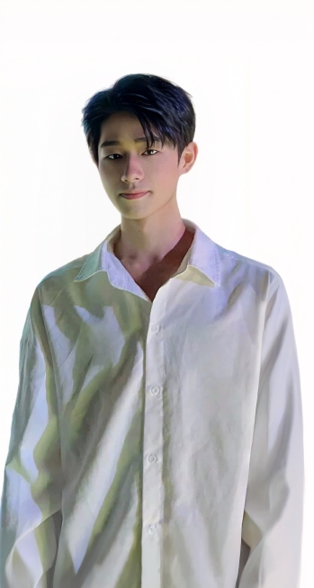 生成半身照，角度不改变，白色背景预览效果